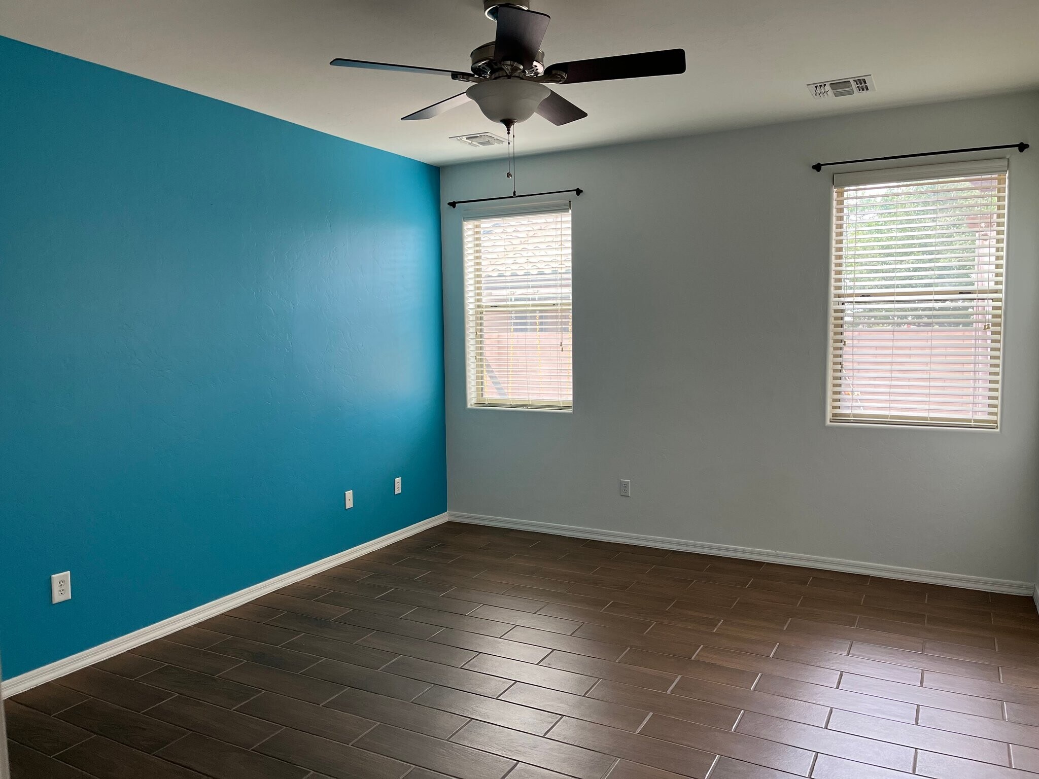 Building Photo - 10437 S Painted Mare Dr