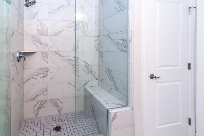 Building Photo - 2544 Oxford Cir