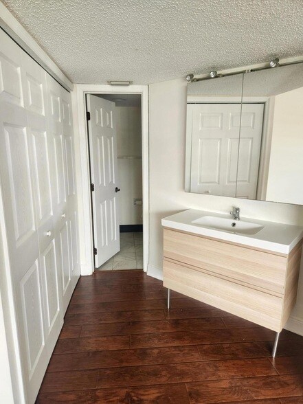 Building Photo - 963 Sonesta Ave NE