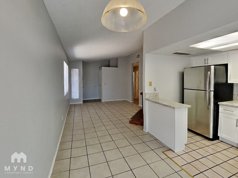 Building Photo - 1221 S Christy Ln