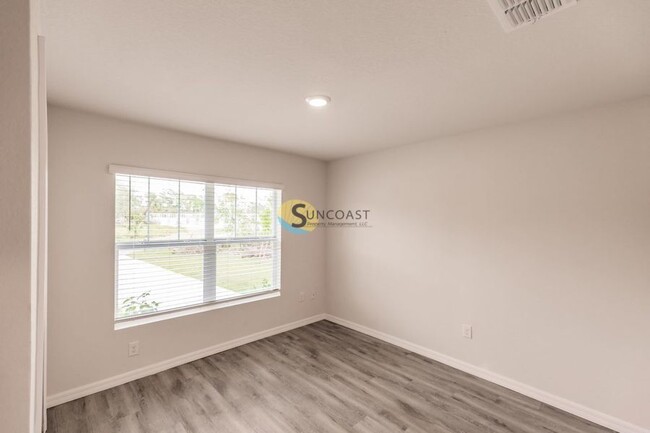 Building Photo - Move In Ready! Duplex in Port Charlotte!