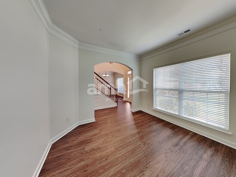 Building Photo - 120 Hawleyville Ln