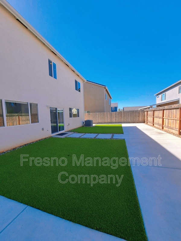 Building Photo - 911 Blue Oak Lane W