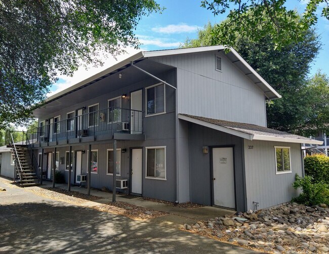 Building Photo - 237 Boulder Creek Dr