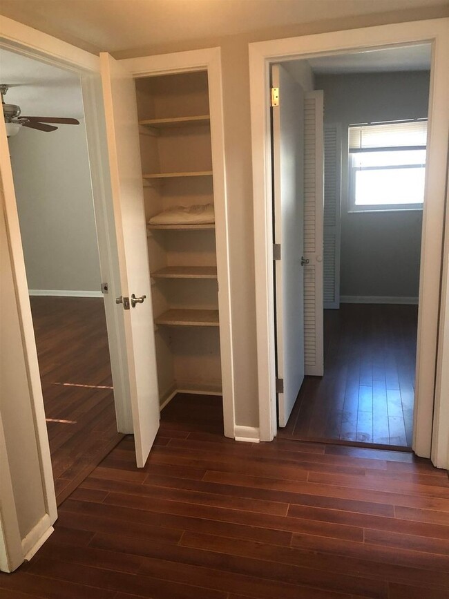 Building Photo - 4 Bedroom 2 Bath