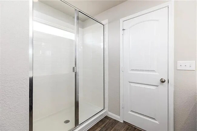 Master Bathroom - Shower - 14000 Heidhorn Dr