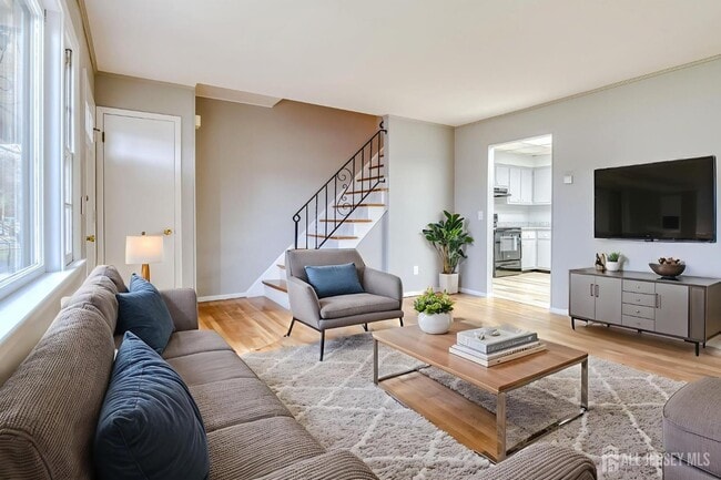 Building Photo - 347 Lincoln Blvd