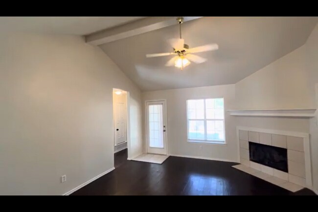 Building Photo - Awesome home in quiet. Culdesac