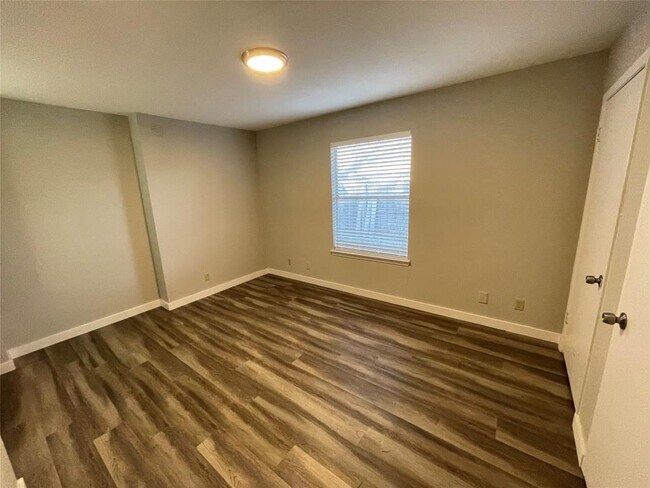 Building Photo - 8004 Clydesdale Dr