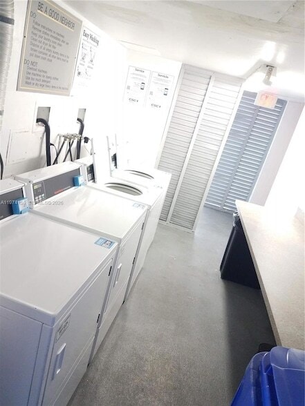 Building Photo - 3475 N Country Club Dr