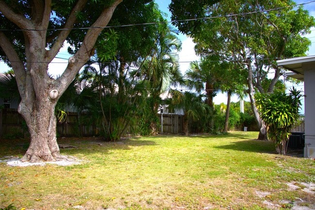 Building Photo - 5701 N Flagler Dr