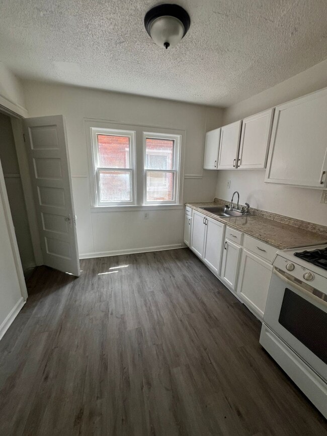 Building Photo - 14893 Prest St