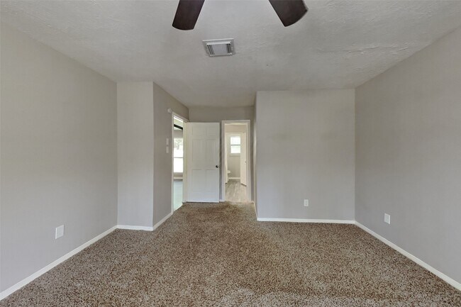 Building Photo - 2507 Brookdale Dr