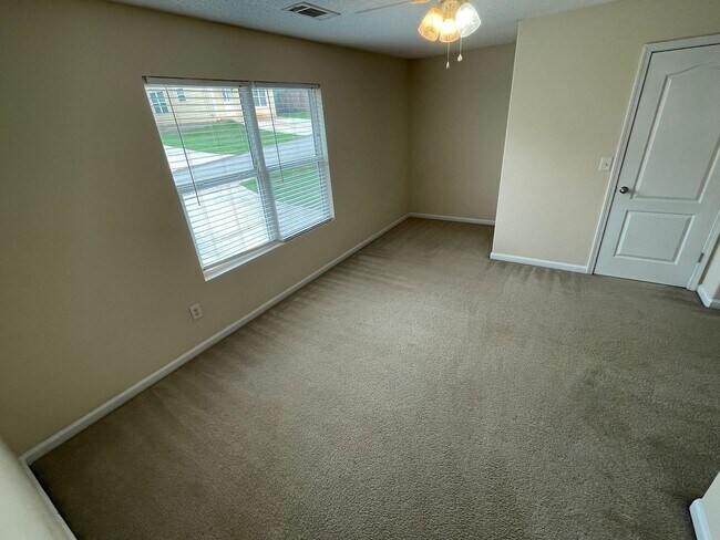 Building Photo - 237 Fern Ridge Ct