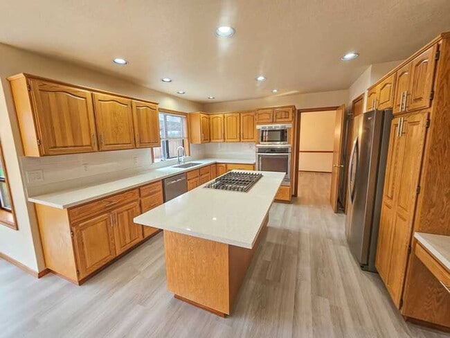 Building Photo - Spaceous newly remodeled 5 bedroom 3 bath ...
