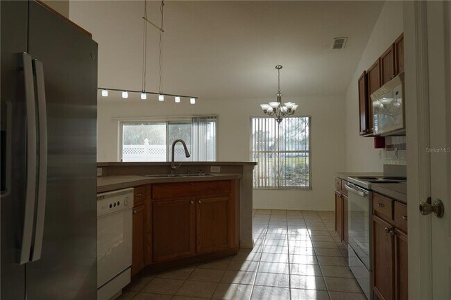 Building Photo - 10500 Lake Hasson Cir