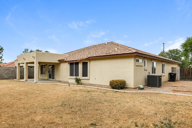 Building Photo - 4045 S Kirby Ct