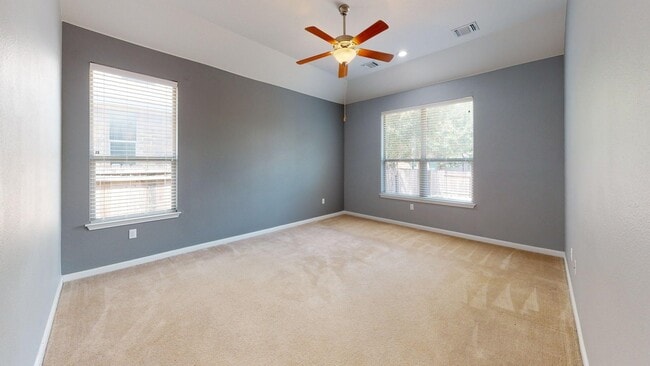 Building Photo - 301 Highland Horizon