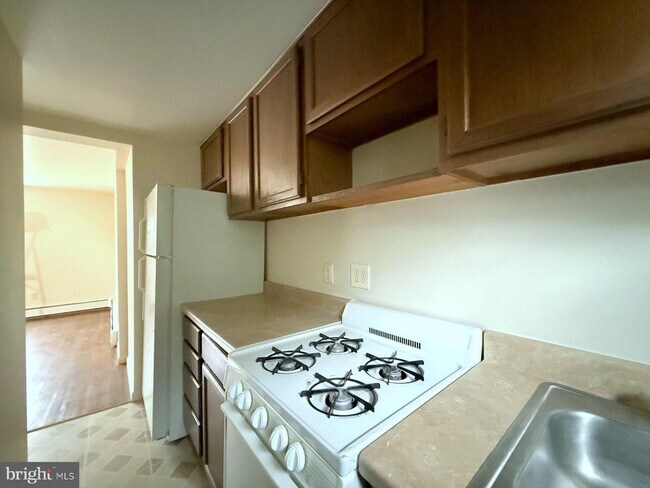 Building Photo - 1100 Grant Ave