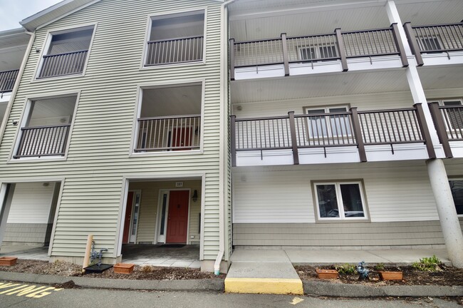 Building Photo - 3250 Fairfield Ave