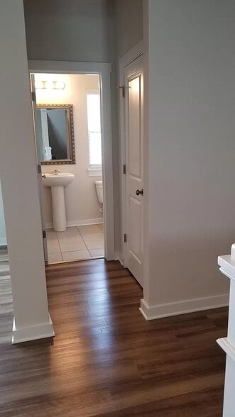 Building Photo - Room in Townhome on Sharon Towns Dr