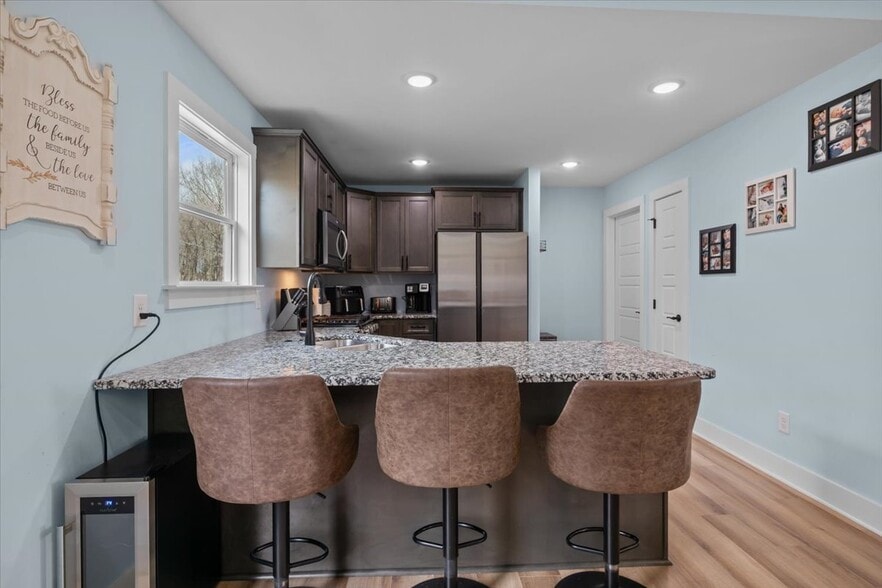 Building Photo - 400 Kaiser Rd