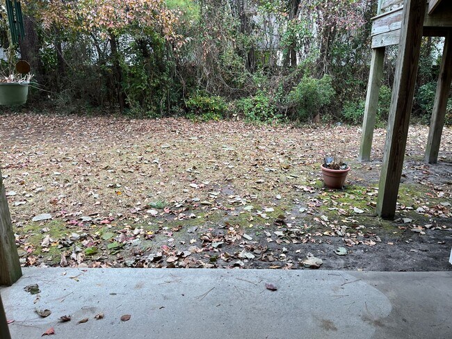 Building Photo - Spacious condo in excellent location