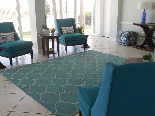 Building Photo - 903 Ocean Dr S