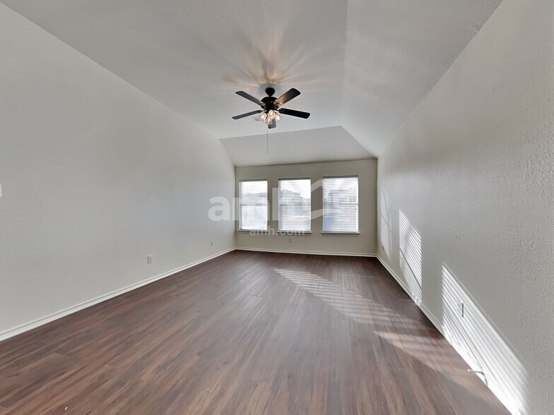 Building Photo - 8751 Sunset Trace Dr