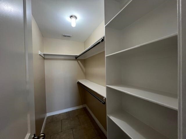 Building Photo - 2720 Camelot Dr