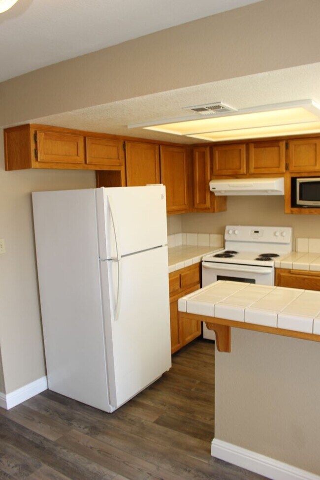 Building Photo - 2600 Brookside Dr