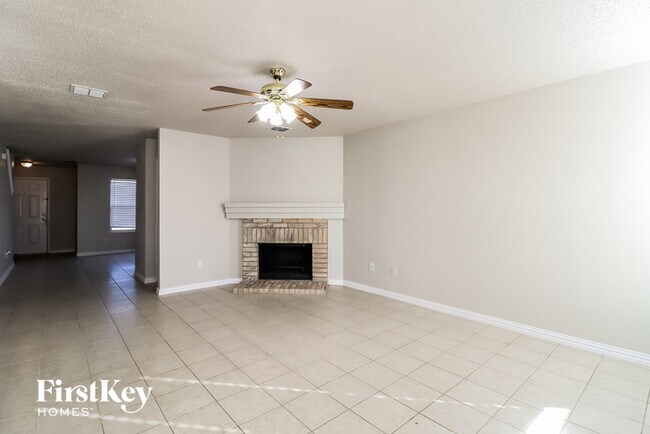Building Photo - 3913 Fox Run Dr