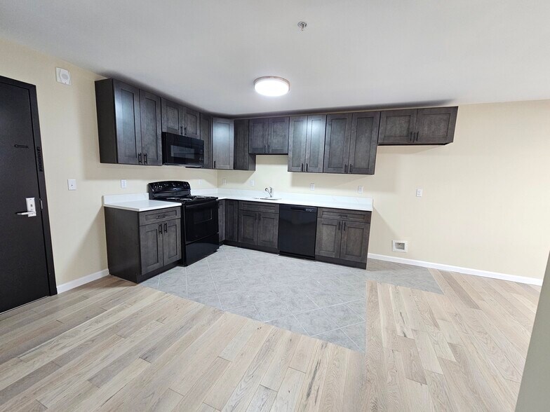 Building Photo - 158 6th St