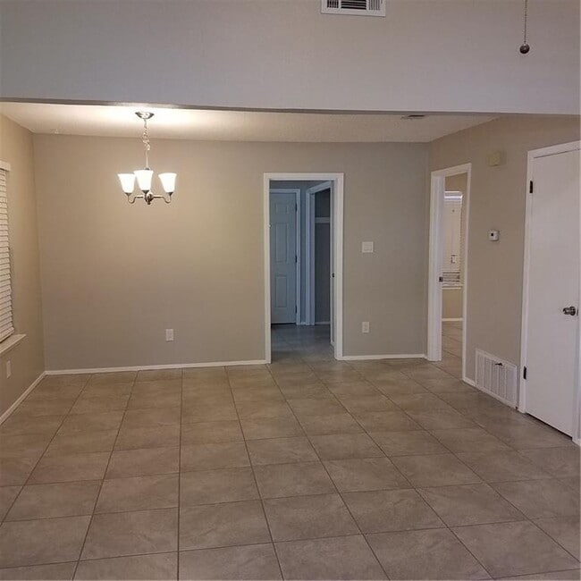 Building Photo - 107 Owen Cir