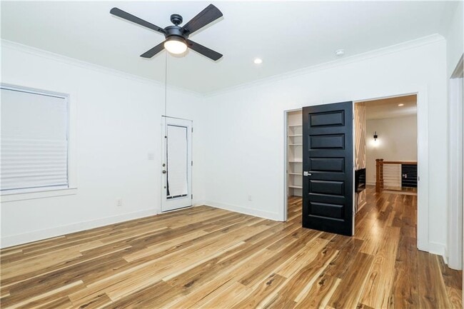 Building Photo - 3040 Valley Cir
