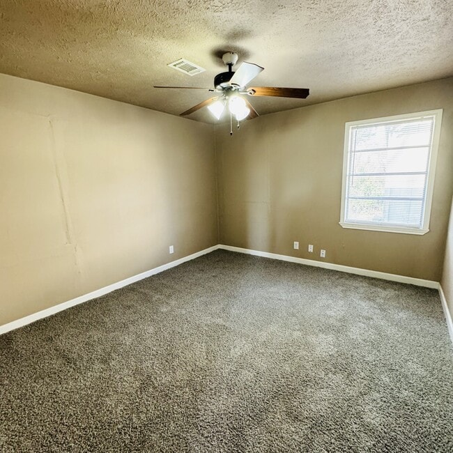 Building Photo - 5569 Sonnier Ln