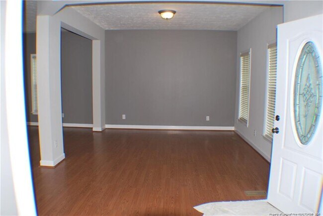 Building Photo - 845 Log Cabin Dr