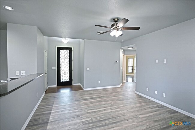 Building Photo - 2207 Hazelwood Dr