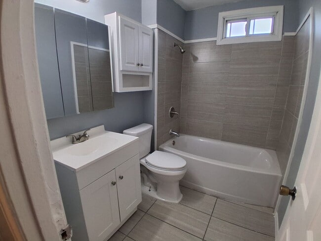 Building Photo - 3 BED 1 BATH HOME FOR RENT