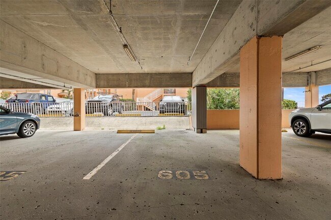 Building Photo - 7430 Sunshine Skyway Ln S