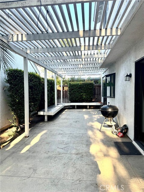 Building Photo - 20 Springflower