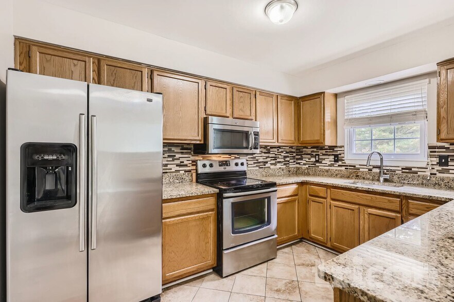 Building Photo - 3326 Midland Ct