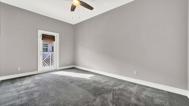 Building Photo - 94 Palm Ln