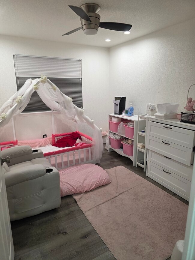 Building Photo - 128 N Prairie Falcon Pkwy