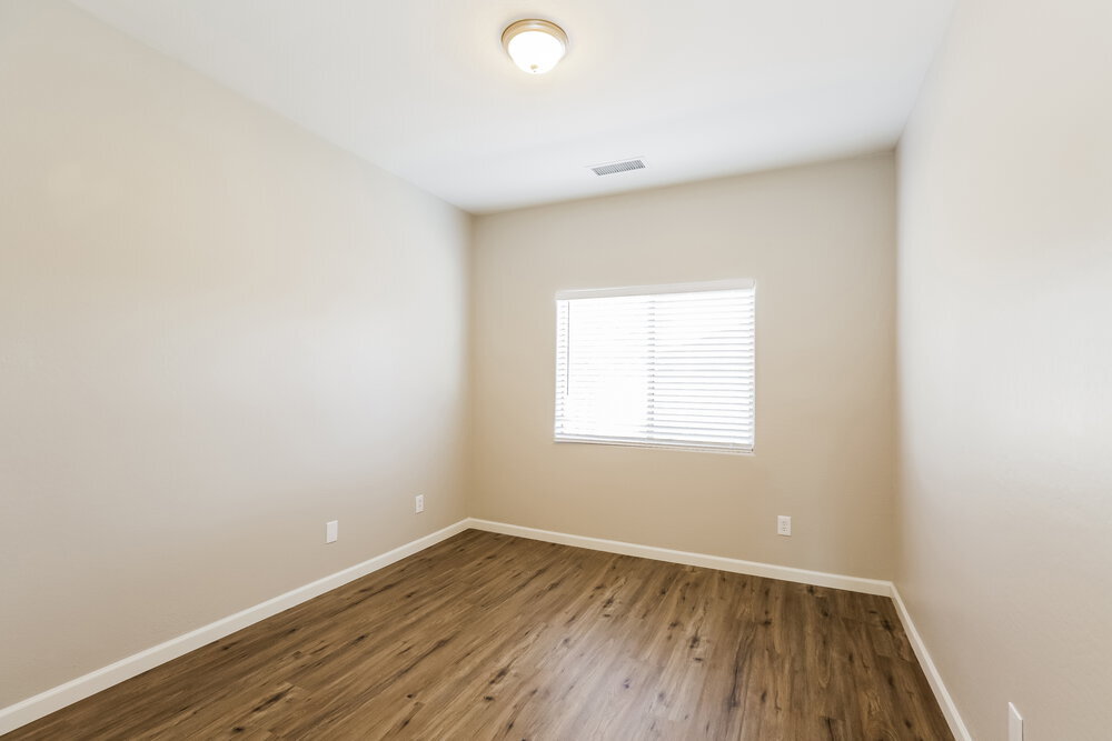 Building Photo - 5305 S 52nd Dr