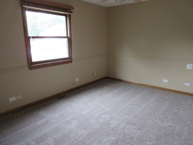 Building Photo - 7944 Sherwood Cir N