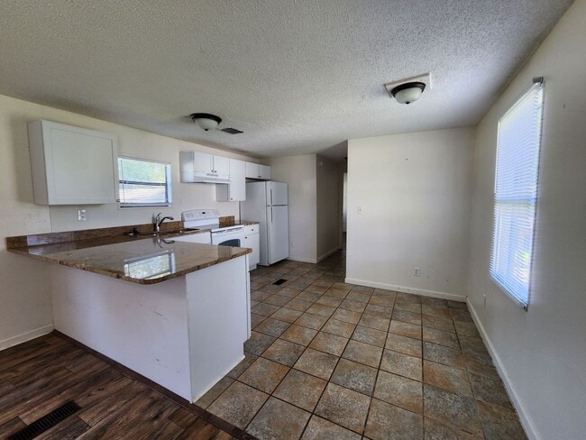 Building Photo - Available Now! 124 Littleton-Midway Park