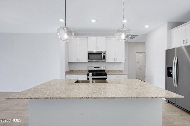 Building Photo - 30450 Sage St