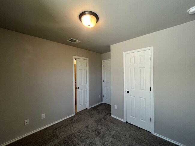 Building Photo - 8615 Valentina Wy