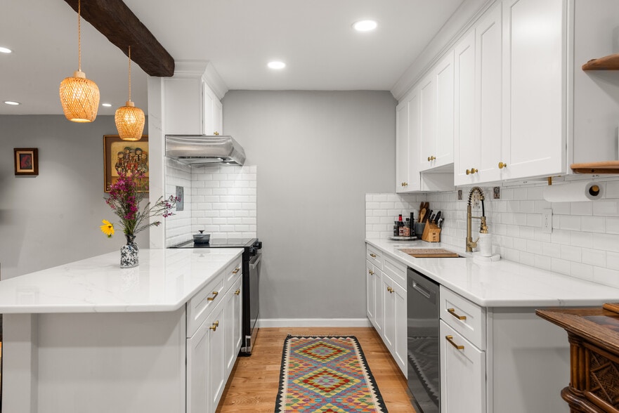 Building Photo - 48 Llanfair Rd